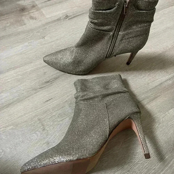 XOXO Silver Glitter Boots Size 9 - Picture 6 of 8